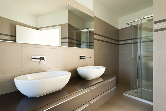 Modern saniertes Badezimmer